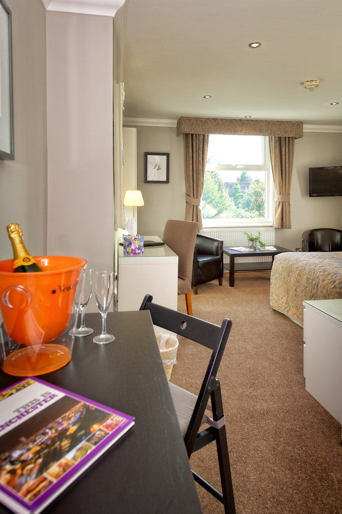 Cheshire Hospitality Ltd T\/A Lennox Lea Studios & Apartments セール エクステリア 写真
