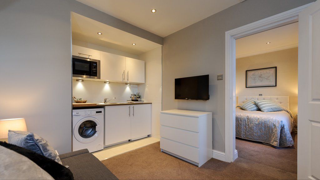 Cheshire Hospitality Ltd T\/A Lennox Lea Studios & Apartments セール エクステリア 写真