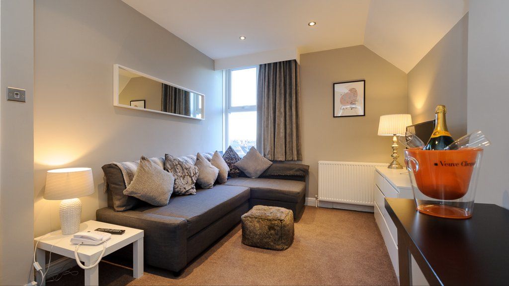 Cheshire Hospitality Ltd T\/A Lennox Lea Studios & Apartments セール エクステリア 写真